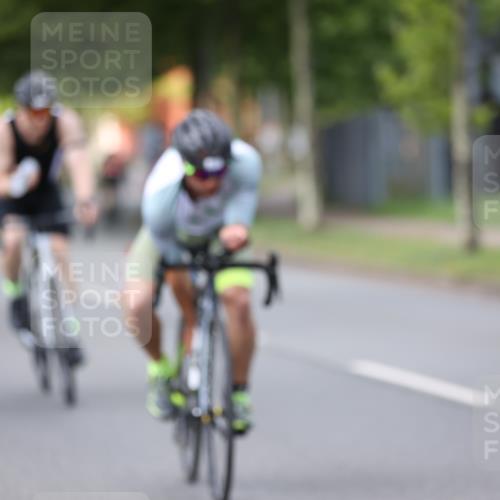 10.08.2025 - GEWOBA Citytriathlon Bremen Yannick Fuchs http://msf.ph/oto/8541937 10.08.2025 12:47:08 Radfahren 573, 583, 622, 640, 659, 675, 733, 751, 760, 769, 792, 875, 960, 968, 981, 1013 meine-sportfotos.de