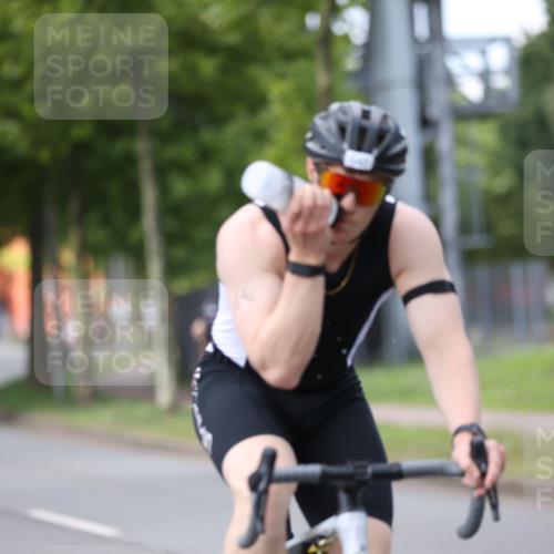 10.08.2025 - GEWOBA Citytriathlon Bremen Yannick Fuchs http://msf.ph/oto/8541949 10.08.2025 12:47:09 Radfahren 573, 583, 622, 640, 659, 675, 733, 751, 760, 769, 792, 875, 960, 968, 981, 1013 meine-sportfotos.de