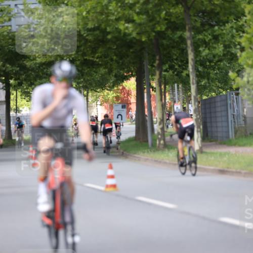 10.08.2025 - GEWOBA Citytriathlon Bremen Yannick Fuchs http://msf.ph/oto/8541955 10.08.2025 12:47:10 Radfahren 573, 583, 622, 640, 645, 659, 675, 733, 751, 760, 769, 792, 875, 960, 968, 981, 1013 meine-sportfotos.de