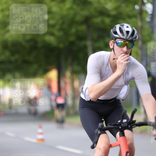 10.08.2025 - GEWOBA Citytriathlon Bremen Yannick Fuchs http://msf.ph/oto/8541968 10.08.2025 12:47:11 Radfahren 573, 583, 622, 640, 645, 659, 675, 733, 751, 760, 769, 792, 875, 960, 981, 1013 meine-sportfotos.de