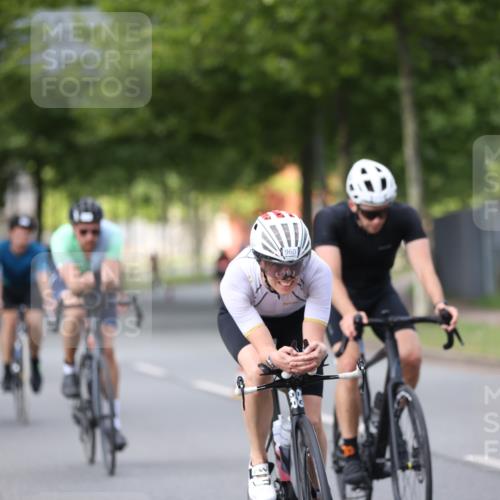 10.08.2025 - GEWOBA Citytriathlon Bremen Yannick Fuchs http://msf.ph/oto/8541983 10.08.2025 12:47:12 Radfahren 573, 583, 622, 640, 645, 659, 675, 733, 751, 760, 769, 792, 875, 960, 981, 1013 meine-sportfotos.de