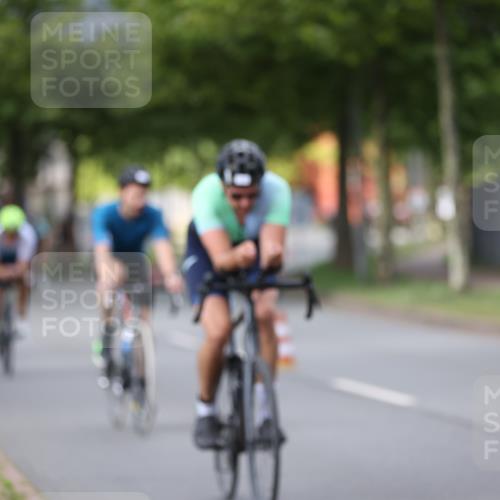 10.08.2025 - GEWOBA Citytriathlon Bremen Yannick Fuchs http://msf.ph/oto/8541992 10.08.2025 12:47:12 Radfahren 573, 583, 622, 640, 645, 659, 675, 733, 751, 760, 769, 792, 875, 960, 981, 1013 meine-sportfotos.de