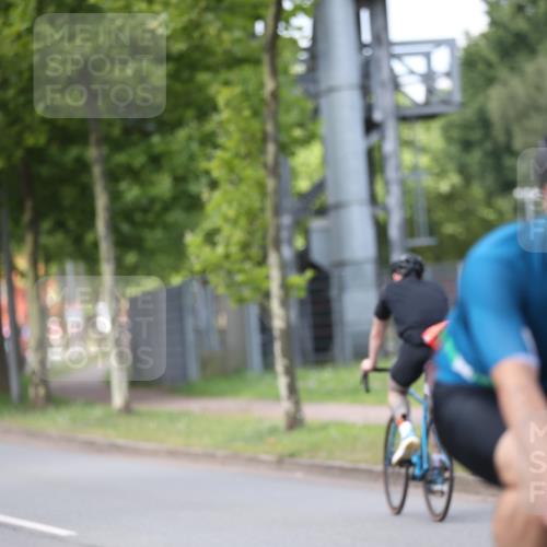 10.08.2025 - GEWOBA Citytriathlon Bremen Yannick Fuchs http://msf.ph/oto/8542005 10.08.2025 12:47:13 Radfahren 573, 583, 622, 640, 645, 659, 675, 733, 751, 760, 769, 792, 875, 960, 981, 1013 meine-sportfotos.de