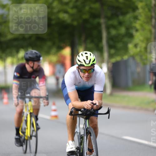 10.08.2025 - GEWOBA Citytriathlon Bremen Yannick Fuchs http://msf.ph/oto/8542008 10.08.2025 12:47:14 Radfahren 573, 583, 622, 640, 645, 659, 675, 732, 733, 751, 760, 769, 792, 875, 960, 981, 1013 meine-sportfotos.de