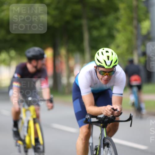 10.08.2025 - GEWOBA Citytriathlon Bremen Yannick Fuchs http://msf.ph/oto/8542011 10.08.2025 12:47:14 Radfahren 573, 583, 622, 640, 645, 659, 675, 732, 733, 751, 760, 769, 792, 875, 960, 981, 1013 meine-sportfotos.de