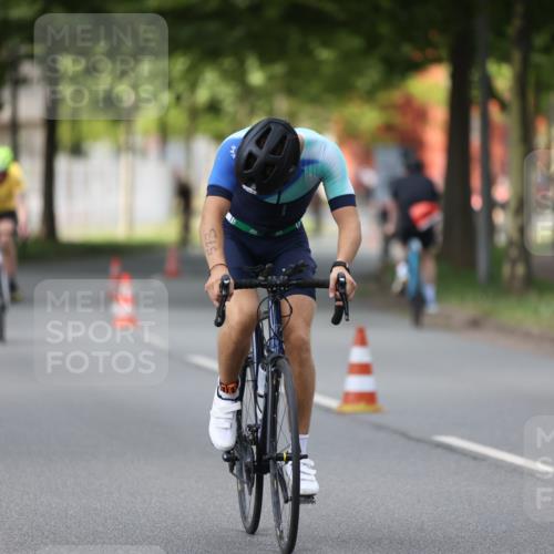 10.08.2025 - GEWOBA Citytriathlon Bremen Yannick Fuchs http://msf.ph/oto/8542025 10.08.2025 12:47:17 Radfahren 573, 622, 640, 645, 654, 659, 675, 732, 733, 751, 769, 792, 875, 960, 981, 1013 meine-sportfotos.de