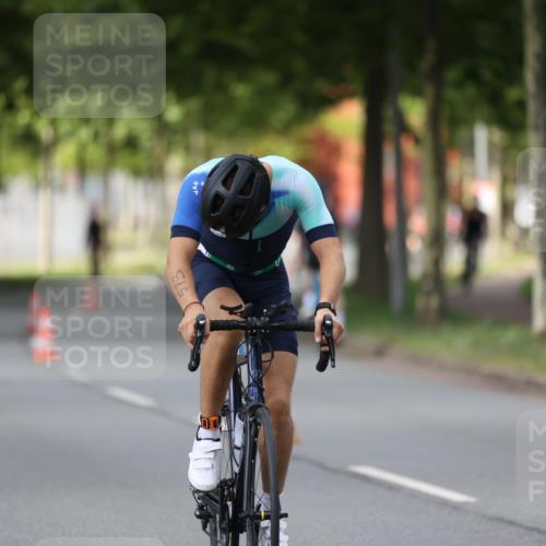 10.08.2025 - GEWOBA Citytriathlon Bremen Yannick Fuchs http://msf.ph/oto/8542028 10.08.2025 12:47:17 Radfahren 573, 622, 640, 645, 654, 659, 675, 732, 733, 751, 769, 792, 875, 960, 981, 1013 meine-sportfotos.de