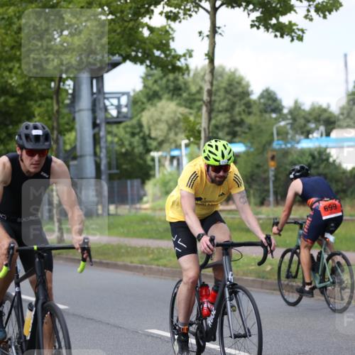 10.08.2025 - GEWOBA Citytriathlon Bremen Yannick Fuchs http://msf.ph/oto/8542056 10.08.2025 12:47:20 Radfahren 573, 622, 640, 645, 654, 659, 675, 732, 733, 751, 753, 769, 792, 875, 960, 981, 1013 meine-sportfotos.de