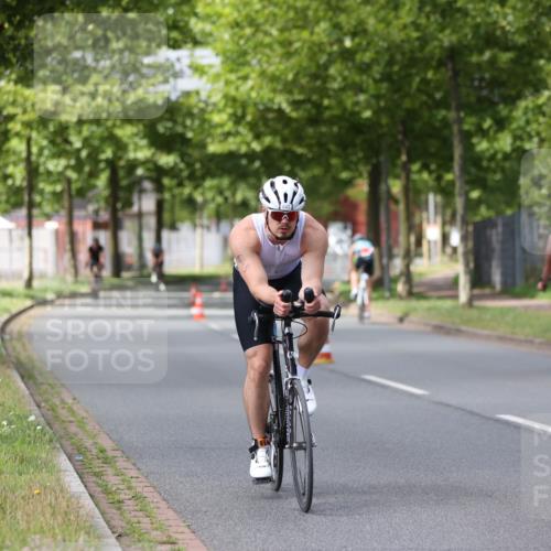 10.08.2025 - GEWOBA Citytriathlon Bremen Yannick Fuchs http://msf.ph/oto/8542064 10.08.2025 12:47:21 Radfahren 573, 622, 640, 645, 654, 659, 675, 732, 733, 751, 753, 769, 792, 875, 960, 981, 1013 meine-sportfotos.de