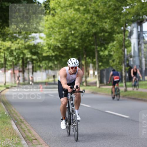 10.08.2025 - GEWOBA Citytriathlon Bremen Yannick Fuchs http://msf.ph/oto/8542068 10.08.2025 12:47:21 Radfahren 573, 622, 640, 645, 654, 659, 675, 732, 733, 751, 753, 769, 792, 875, 960, 981, 1013 meine-sportfotos.de