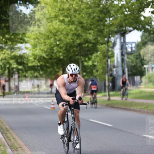 10.08.2025 - GEWOBA Citytriathlon Bremen Yannick Fuchs http://msf.ph/oto/8542072 10.08.2025 12:47:22 Radfahren 573, 640, 645, 654, 659, 675, 732, 733, 751, 753, 769, 792, 875, 960, 981, 1013 meine-sportfotos.de