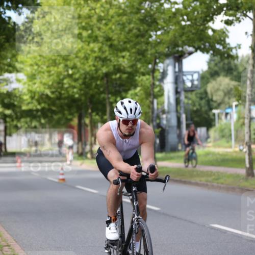 10.08.2025 - GEWOBA Citytriathlon Bremen Yannick Fuchs http://msf.ph/oto/8542075 10.08.2025 12:47:22 Radfahren 573, 640, 645, 654, 659, 675, 732, 733, 751, 753, 769, 792, 875, 960, 981, 1013 meine-sportfotos.de
