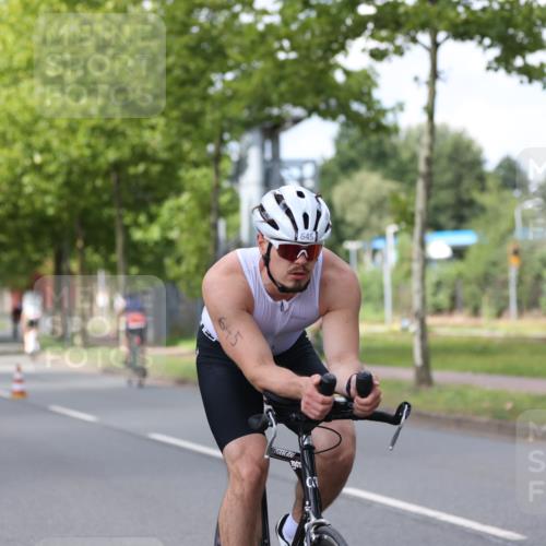 10.08.2025 - GEWOBA Citytriathlon Bremen Yannick Fuchs http://msf.ph/oto/8542079 10.08.2025 12:47:22 Radfahren 573, 640, 645, 654, 659, 675, 732, 733, 751, 753, 769, 792, 875, 960, 981, 1013 meine-sportfotos.de