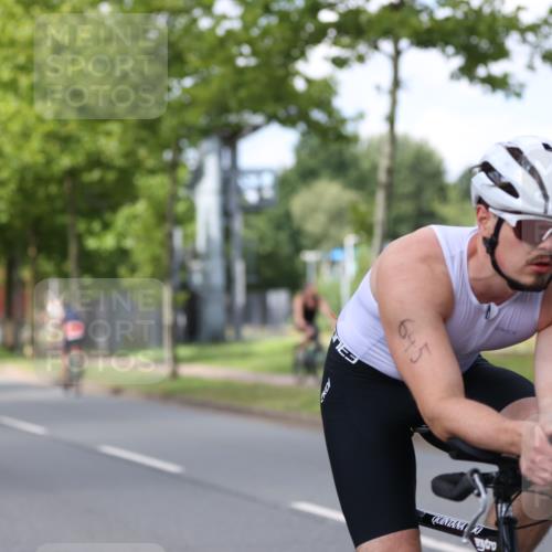 10.08.2025 - GEWOBA Citytriathlon Bremen Yannick Fuchs http://msf.ph/oto/8542081 10.08.2025 12:47:22 Radfahren 573, 640, 645, 654, 659, 675, 732, 733, 751, 753, 769, 792, 875, 960, 981, 1013 meine-sportfotos.de
