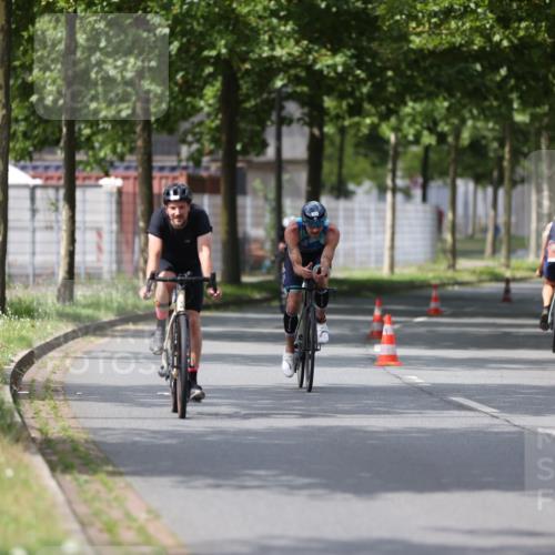 10.08.2025 - GEWOBA Citytriathlon Bremen Yannick Fuchs http://msf.ph/oto/8542089 10.08.2025 12:47:25 Radfahren 573, 640, 645, 654, 675, 732, 751, 753, 792, 875, 981, 1013 meine-sportfotos.de
