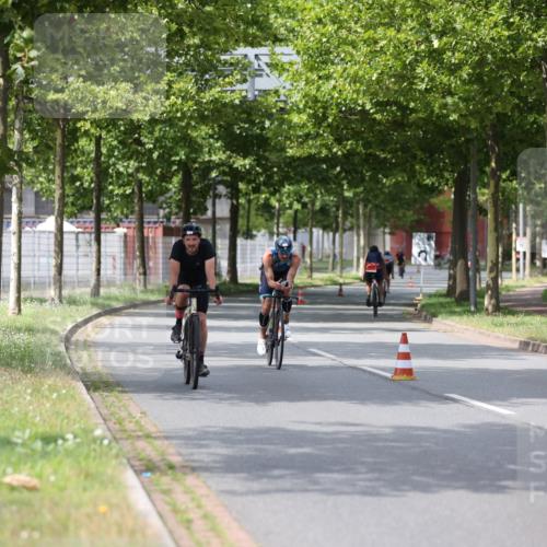 10.08.2025 - GEWOBA Citytriathlon Bremen Yannick Fuchs http://msf.ph/oto/8542102 10.08.2025 12:47:25 Radfahren 573, 640, 645, 654, 675, 732, 751, 753, 792, 875, 981, 1013 meine-sportfotos.de