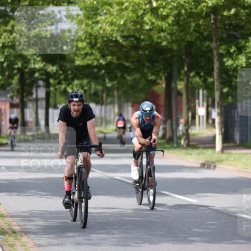 10.08.2025 - GEWOBA Citytriathlon Bremen Yannick Fuchs http://msf.ph/oto/8542116 10.08.2025 12:47:26 Radfahren 573, 645, 654, 675, 732, 751, 753, 792, 875, 981, 1013 meine-sportfotos.de