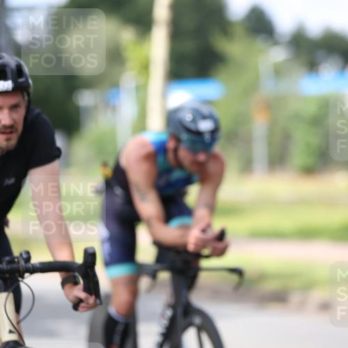 10.08.2025 - GEWOBA Citytriathlon Bremen Yannick Fuchs http://msf.ph/oto/8542130 10.08.2025 12:47:27 Radfahren 573, 645, 654, 675, 732, 751, 753, 792, 981, 1013 meine-sportfotos.de