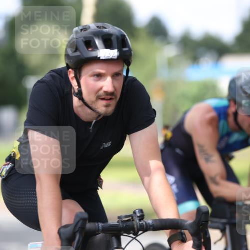 10.08.2025 - GEWOBA Citytriathlon Bremen Yannick Fuchs http://msf.ph/oto/8542132 10.08.2025 12:47:28 Radfahren 573, 645, 654, 732, 745, 751, 753, 792, 981 meine-sportfotos.de