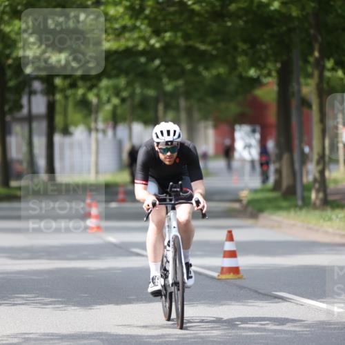 10.08.2025 - GEWOBA Citytriathlon Bremen Yannick Fuchs http://msf.ph/oto/8542142 10.08.2025 12:47:30 Radfahren 573, 645, 654, 732, 745, 753, 792, 981 meine-sportfotos.de