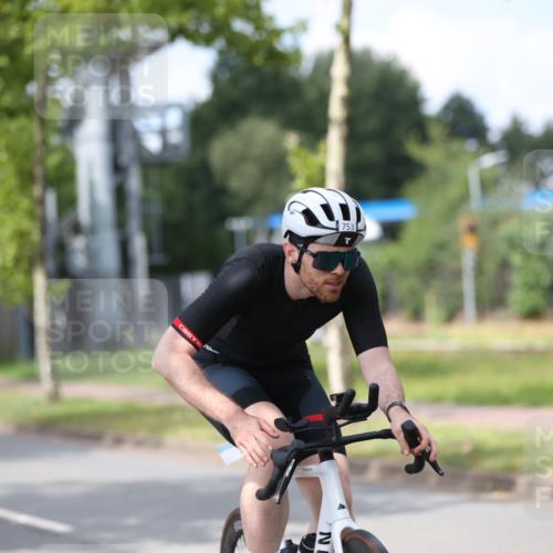 10.08.2025 - GEWOBA Citytriathlon Bremen Yannick Fuchs http://msf.ph/oto/8542158 10.08.2025 12:47:32 Radfahren 645, 654, 732, 745, 753, 792, 801, 981 meine-sportfotos.de