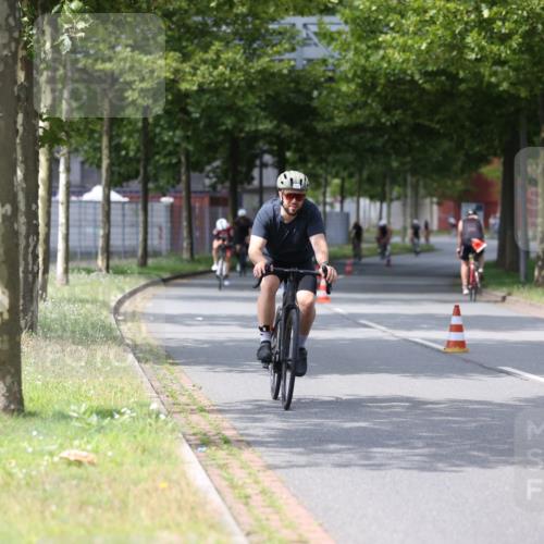 10.08.2025 - GEWOBA Citytriathlon Bremen Yannick Fuchs http://msf.ph/oto/8542166 10.08.2025 12:47:39 Radfahren 566, 587, 590, 654, 732, 745, 753, 801, 884, 916, 943, 951 meine-sportfotos.de
