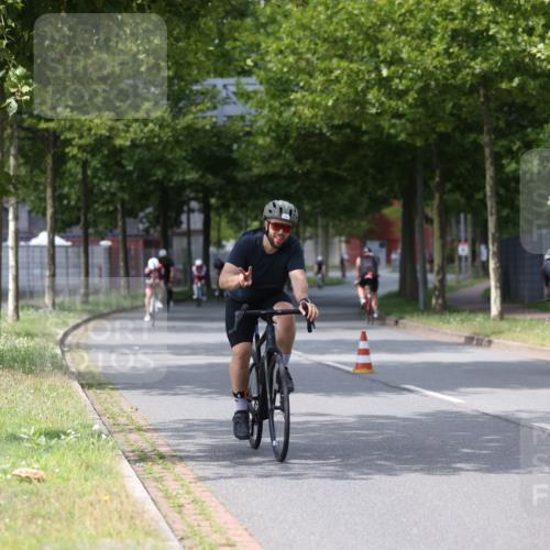 10.08.2025 - GEWOBA Citytriathlon Bremen Yannick Fuchs http://msf.ph/oto/8542174 10.08.2025 12:47:39 Radfahren 566, 587, 590, 654, 732, 745, 753, 801, 884, 916, 943, 951 meine-sportfotos.de
