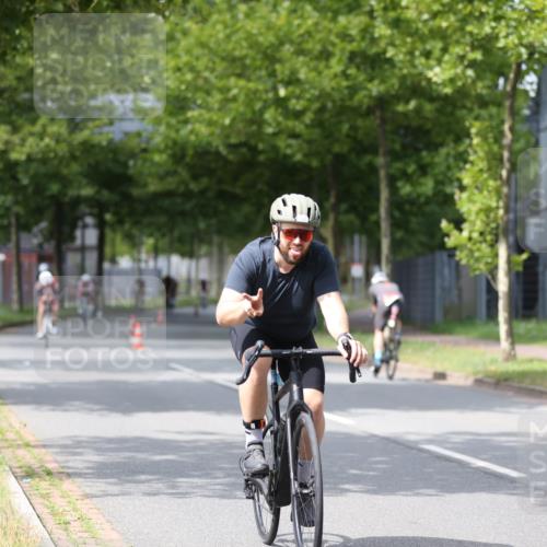 10.08.2025 - GEWOBA Citytriathlon Bremen Yannick Fuchs http://msf.ph/oto/8542179 10.08.2025 12:47:40 Radfahren 566, 587, 590, 654, 745, 753, 801, 884, 916, 943, 951 meine-sportfotos.de