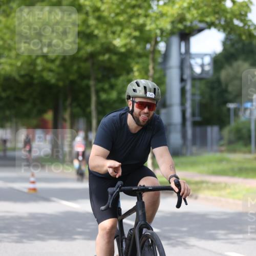 10.08.2025 - GEWOBA Citytriathlon Bremen Yannick Fuchs http://msf.ph/oto/8542185 10.08.2025 12:47:40 Radfahren 566, 587, 590, 654, 745, 753, 801, 884, 916, 943, 951 meine-sportfotos.de