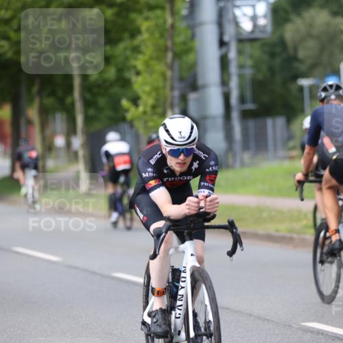10.08.2025 - GEWOBA Citytriathlon Bremen Yannick Fuchs http://msf.ph/oto/8542297 10.08.2025 12:47:50 Radfahren 566, 587, 590, 679, 745, 767, 801, 884, 916, 941, 943, 951 meine-sportfotos.de