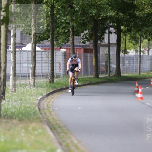 10.08.2025 - GEWOBA Citytriathlon Bremen Yannick Fuchs http://msf.ph/oto/8542307 10.08.2025 12:47:51 Radfahren 566, 587, 590, 679, 745, 767, 801, 884, 916, 941, 943, 951 meine-sportfotos.de