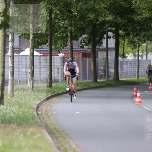 10.08.2025 - GEWOBA Citytriathlon Bremen Yannick Fuchs http://msf.ph/oto/8542313 10.08.2025 12:47:52 Radfahren 566, 587, 590, 679, 745, 767, 801, 884, 916, 941, 943, 951 meine-sportfotos.de