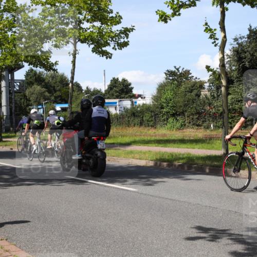 10.08.2025 - GEWOBA Citytriathlon Bremen Yannick Fuchs http://msf.ph/oto/8542358 10.08.2025 14:31:58 Radfahren 104, 359, 376, 411, 496 meine-sportfotos.de