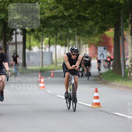 10.08.2025 - GEWOBA Citytriathlon Bremen Yannick Fuchs http://msf.ph/oto/8542369 10.08.2025 12:48:00 Radfahren 587, 590, 656, 679, 767, 884, 916, 927, 941, 943 meine-sportfotos.de