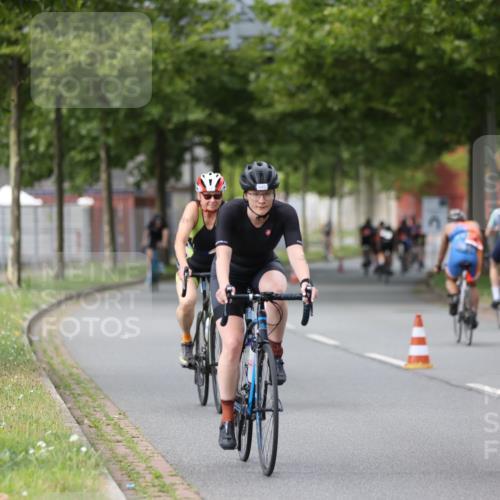 10.08.2025 - GEWOBA Citytriathlon Bremen Yannick Fuchs http://msf.ph/oto/8542384 10.08.2025 12:48:01 Radfahren 587, 590, 656, 679, 699, 767, 884, 916, 927, 941, 943 meine-sportfotos.de