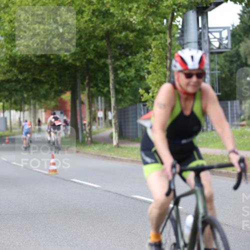 10.08.2025 - GEWOBA Citytriathlon Bremen Yannick Fuchs http://msf.ph/oto/8542413 10.08.2025 12:48:03 Radfahren 587, 656, 679, 699, 767, 916, 927, 941, 943 meine-sportfotos.de