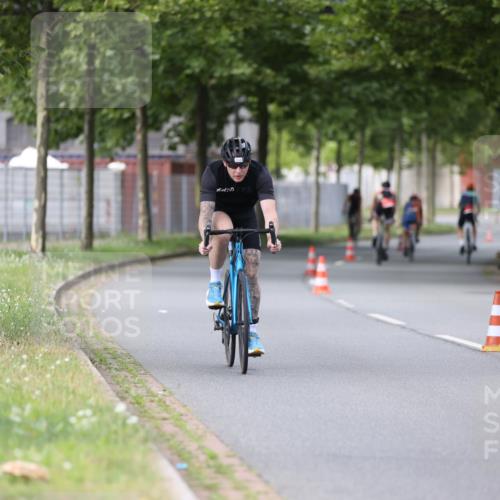 10.08.2025 - GEWOBA Citytriathlon Bremen Yannick Fuchs http://msf.ph/oto/8542417 10.08.2025 12:48:05 Radfahren 656, 679, 699, 767, 927, 941 meine-sportfotos.de