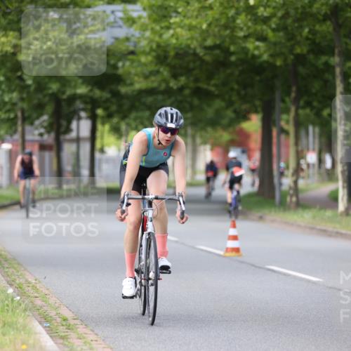10.08.2025 - GEWOBA Citytriathlon Bremen Yannick Fuchs http://msf.ph/oto/8542438 10.08.2025 12:48:11 Radfahren 656, 699, 767, 927, 941 meine-sportfotos.de