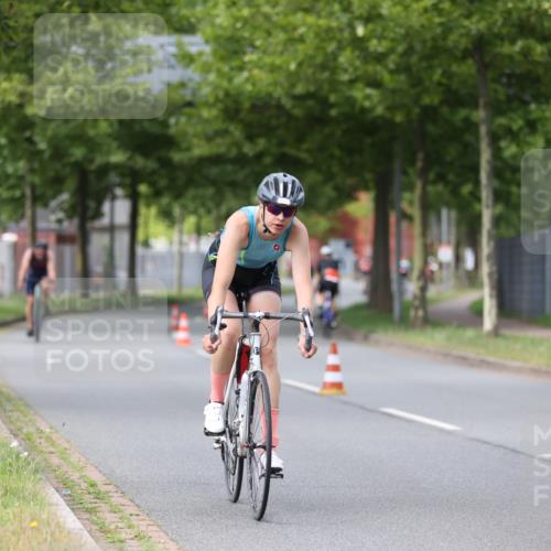 10.08.2025 - GEWOBA Citytriathlon Bremen Yannick Fuchs http://msf.ph/oto/8542441 10.08.2025 12:48:11 Radfahren 656, 699, 767, 927, 941 meine-sportfotos.de