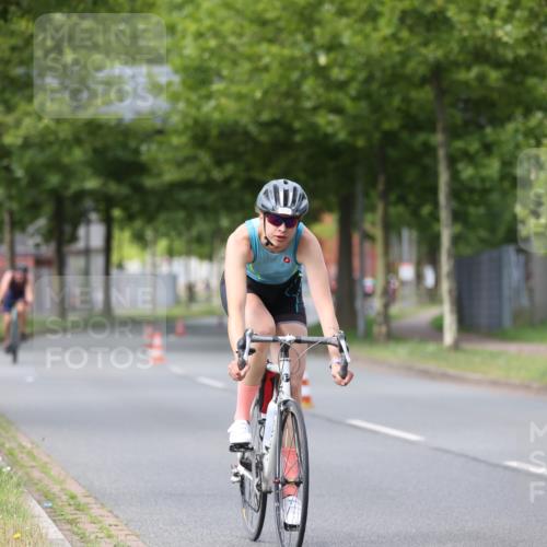 10.08.2025 - GEWOBA Citytriathlon Bremen Yannick Fuchs http://msf.ph/oto/8542444 10.08.2025 12:48:11 Radfahren 656, 699, 767, 927, 941 meine-sportfotos.de