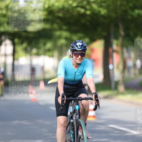 10.08.2025 - GEWOBA Citytriathlon Bremen Yannick Fuchs http://msf.ph/oto/8542449 10.08.2025 10:40:48 Radfahren 23, 67, 73, 139, 141, 368, 431, 505 meine-sportfotos.de