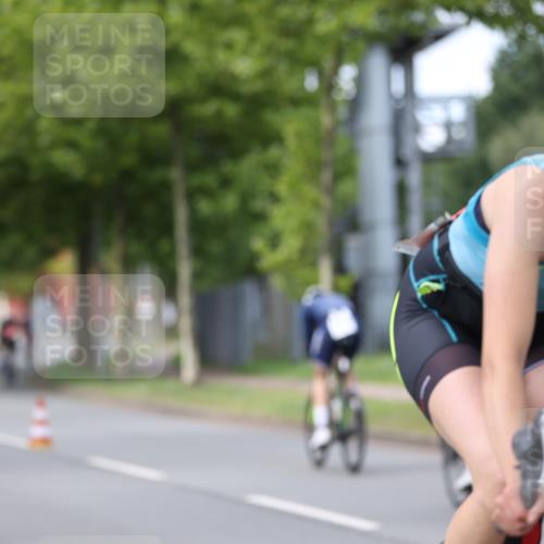 10.08.2025 - GEWOBA Citytriathlon Bremen Yannick Fuchs http://msf.ph/oto/8542452 10.08.2025 12:48:12 Radfahren 656, 699, 767, 927, 941 meine-sportfotos.de