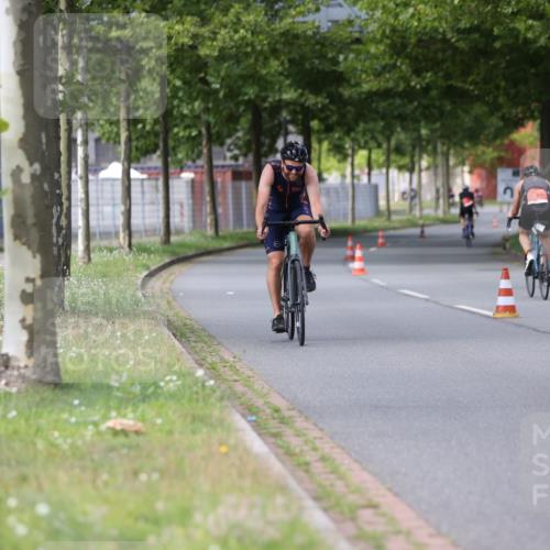 10.08.2025 - GEWOBA Citytriathlon Bremen Yannick Fuchs http://msf.ph/oto/8542460 10.08.2025 12:48:14 Radfahren 656, 699, 767, 927 meine-sportfotos.de