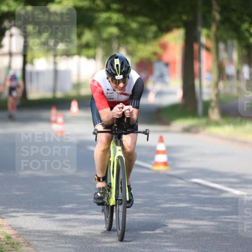 10.08.2025 - GEWOBA Citytriathlon Bremen Yannick Fuchs http://msf.ph/oto/8542470 10.08.2025 10:40:51 Radfahren 23, 67, 73, 139, 141, 237, 368, 431, 505 meine-sportfotos.de