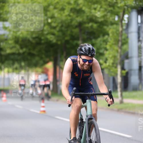 10.08.2025 - GEWOBA Citytriathlon Bremen Yannick Fuchs http://msf.ph/oto/8542472 10.08.2025 12:48:15 Radfahren 656, 699, 927 meine-sportfotos.de