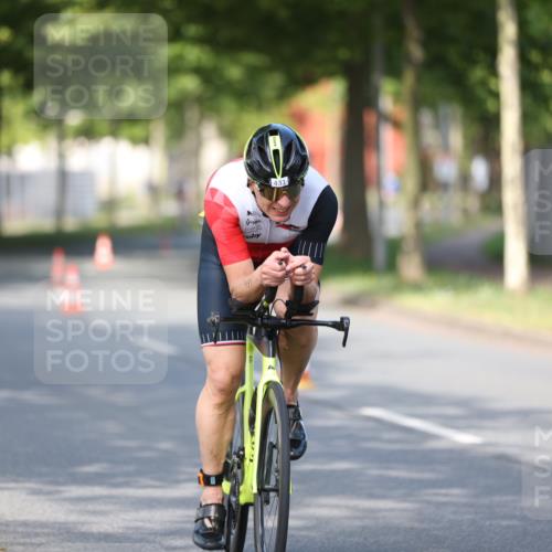 10.08.2025 - GEWOBA Citytriathlon Bremen Yannick Fuchs http://msf.ph/oto/8542474 10.08.2025 10:40:51 Radfahren 23, 67, 73, 139, 141, 237, 368, 431, 505 meine-sportfotos.de