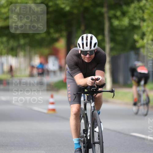 10.08.2025 - GEWOBA Citytriathlon Bremen Yannick Fuchs http://msf.ph/oto/8542483 10.08.2025 12:48:29 Radfahren 564, 630, 839, 876, 1026 meine-sportfotos.de