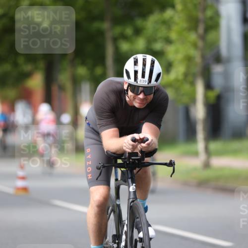 10.08.2025 - GEWOBA Citytriathlon Bremen Yannick Fuchs http://msf.ph/oto/8542487 10.08.2025 12:48:29 Radfahren 564, 630, 839, 876, 1026 meine-sportfotos.de