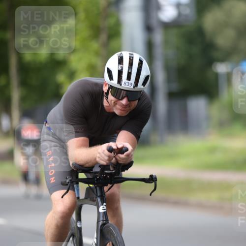 10.08.2025 - GEWOBA Citytriathlon Bremen Yannick Fuchs http://msf.ph/oto/8542491 10.08.2025 12:48:29 Radfahren 564, 630, 839, 876, 1026 meine-sportfotos.de