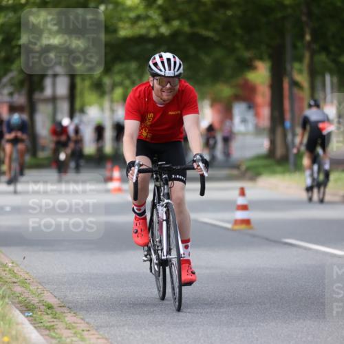 10.08.2025 - GEWOBA Citytriathlon Bremen Yannick Fuchs http://msf.ph/oto/8542507 10.08.2025 12:48:35 Radfahren 564, 616, 627, 630, 657, 687, 717, 793, 839, 857, 876, 897, 1026 meine-sportfotos.de